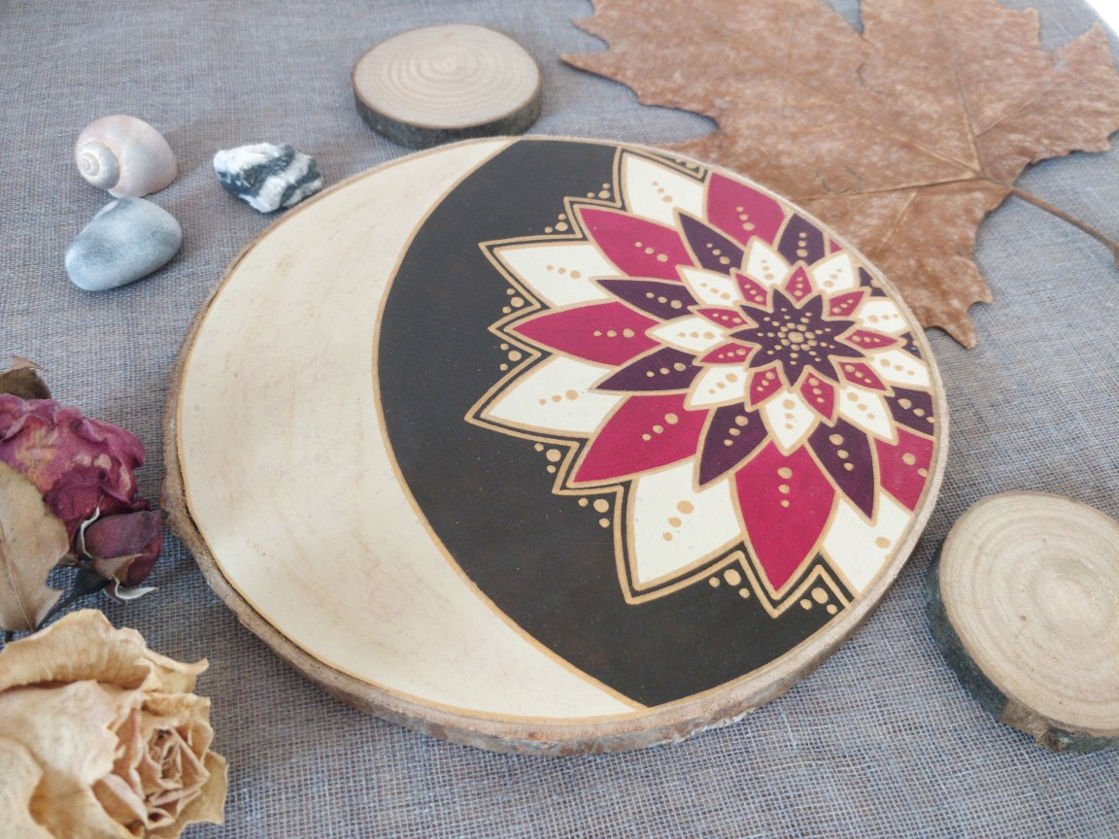 Peinture mandala "Magenta écru" - Grand rondin – Image 2