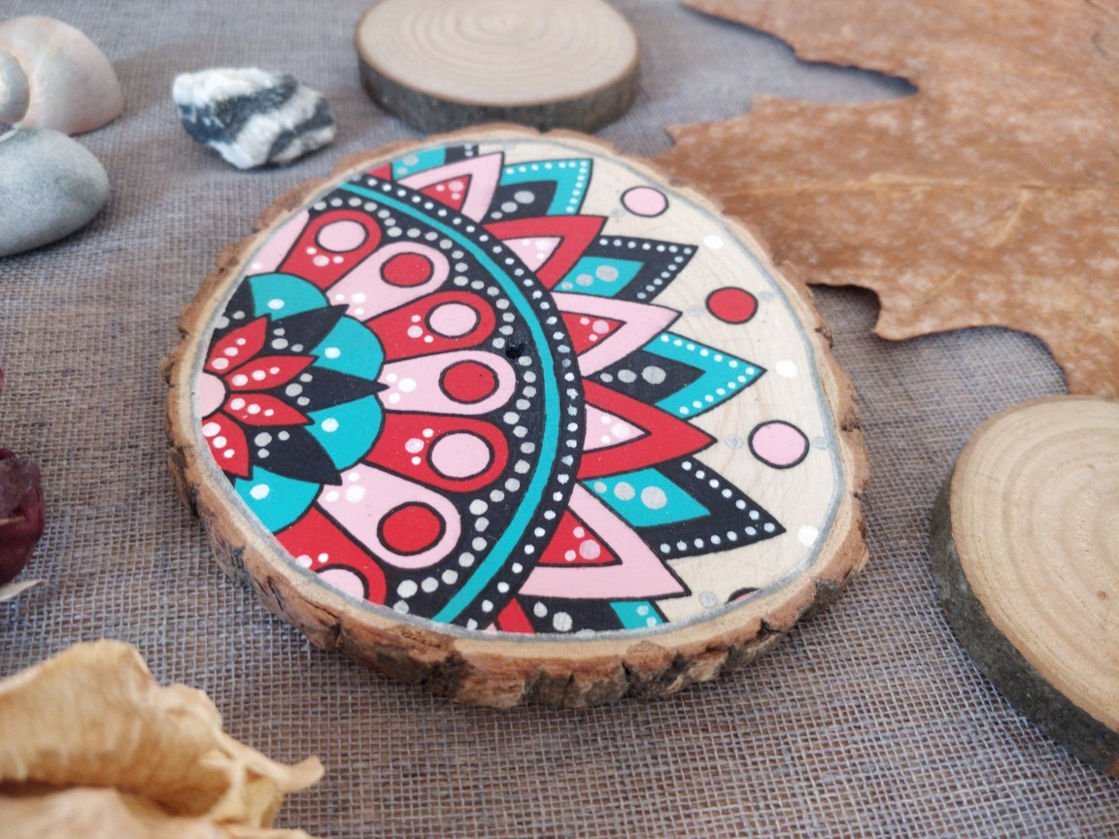 Peinture mandala "Rose, rouge, turquoise" - Petit rondin – Image 3