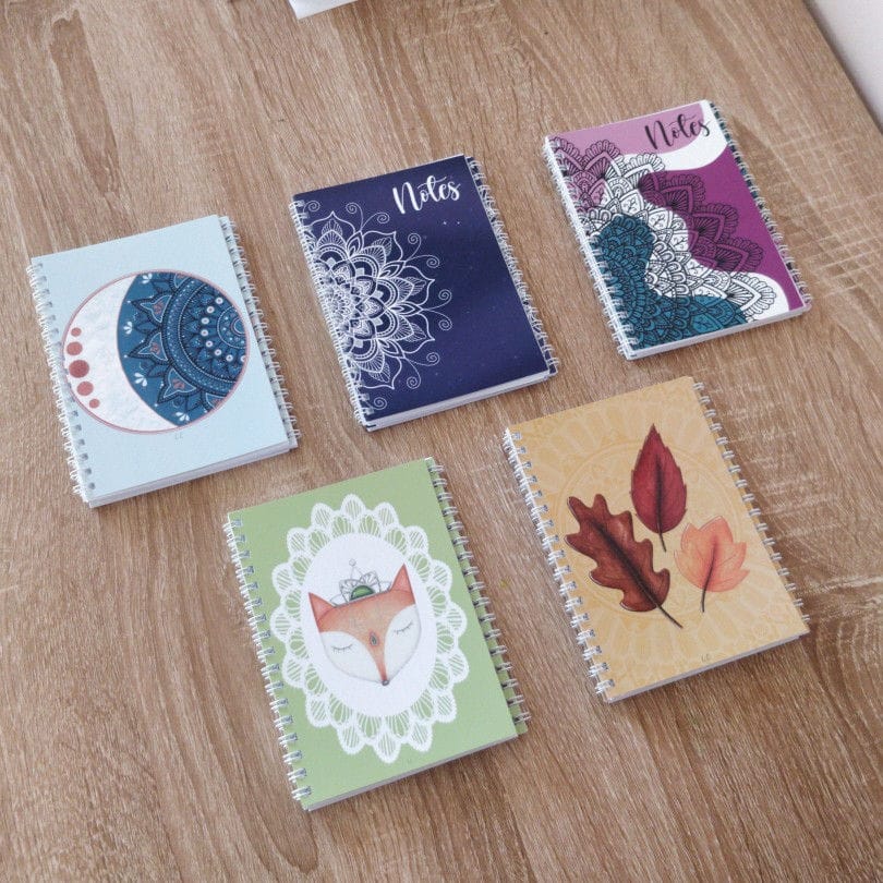 Stock de carnets assemblés à la main