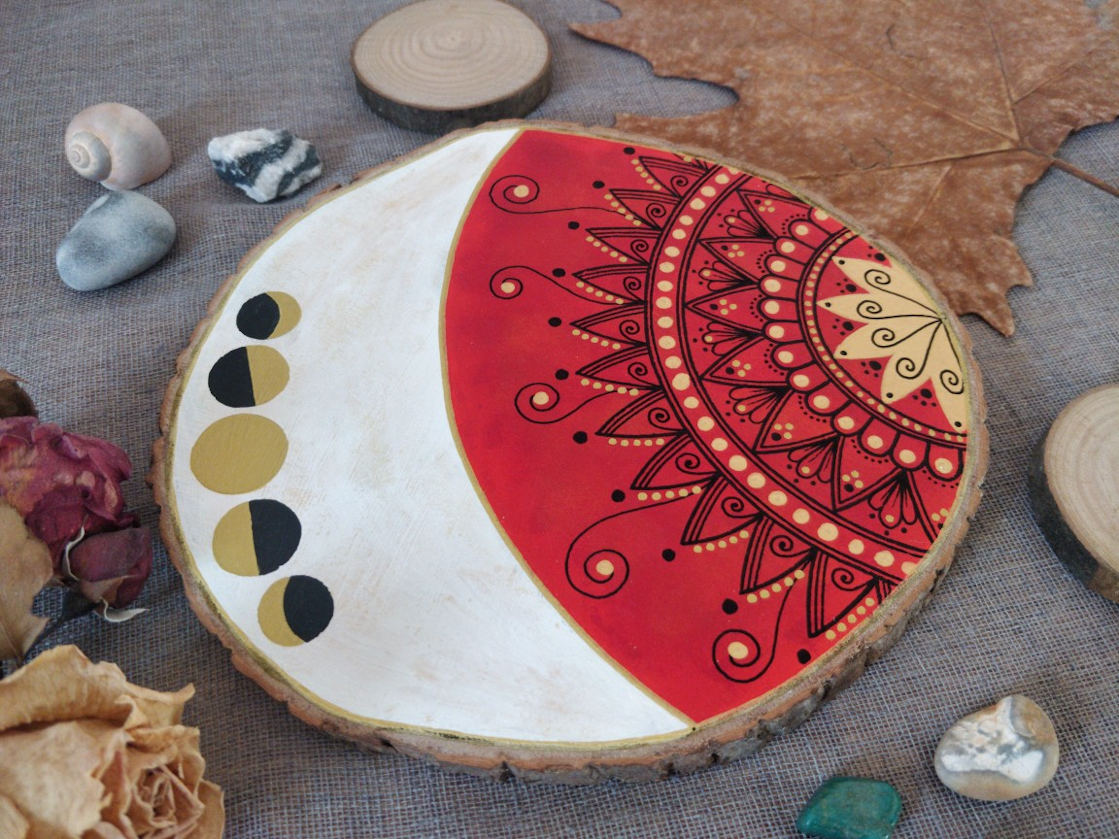 Peinture mandala "Lune rouge" - Grand rondin – Image 3